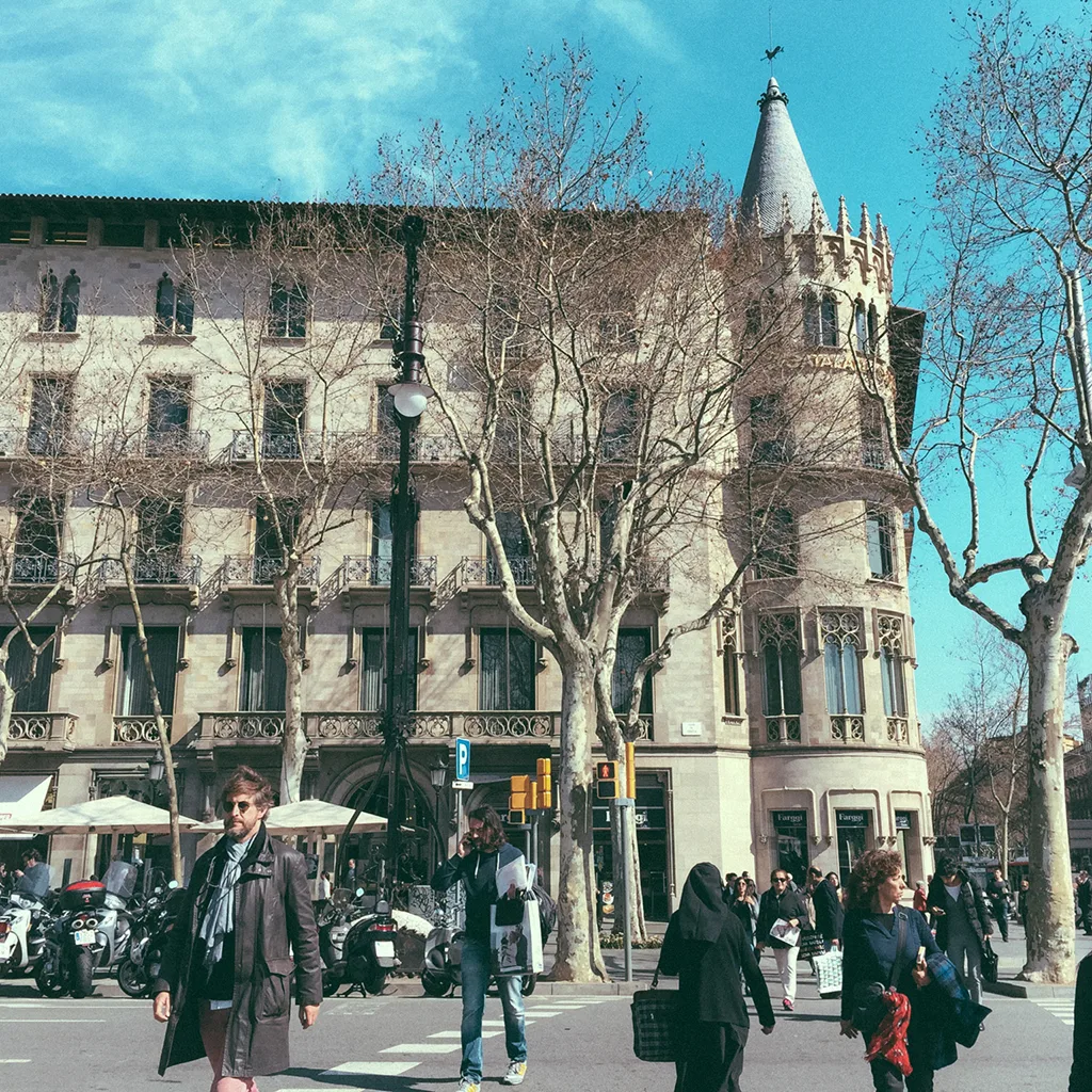 Buổi sáng ở Barcelona